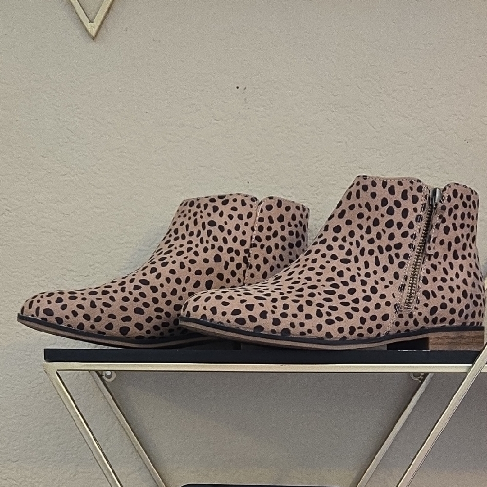 Cat & Jack Stylish Brown and Black Ankle Boots